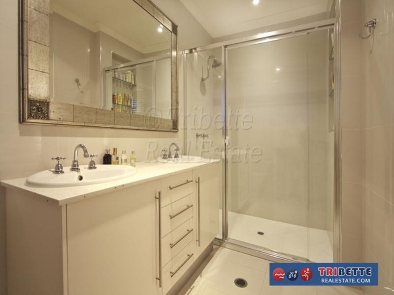 43 Barcoo Cres, Sinnamon Park QLD 4073