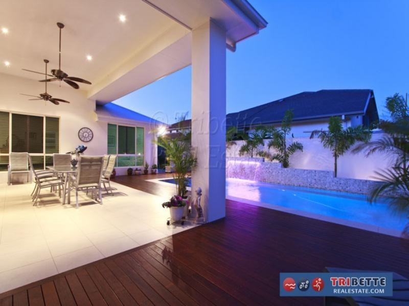 43 Barcoo Cres, Sinnamon Park QLD 4073