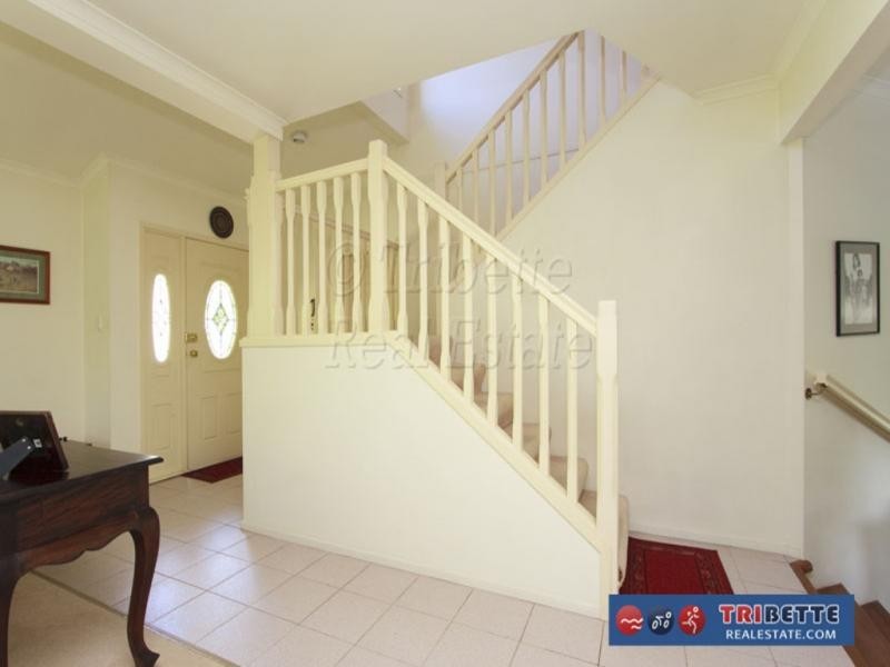 18 Peppertree St, Sinnamon Park QLD 4073