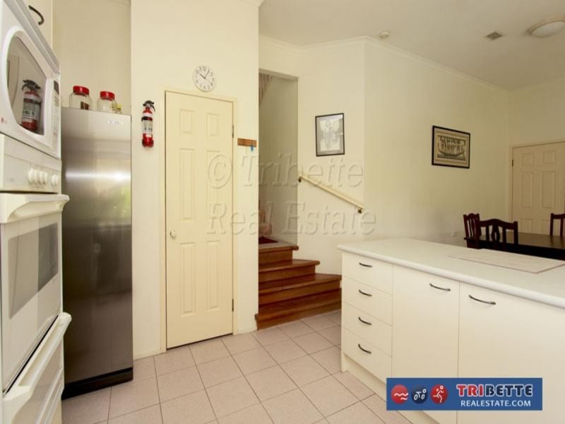 18 Peppertree St, Sinnamon Park QLD 4073