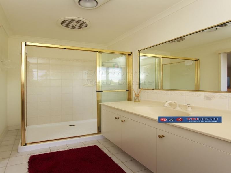 18 Peppertree St, Sinnamon Park QLD 4073