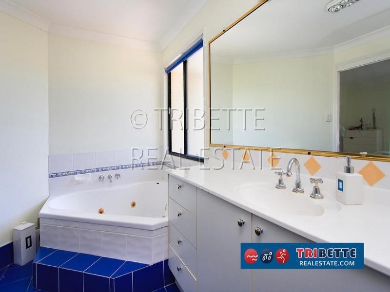 7 Cowal Place, Westlake QLD 4074