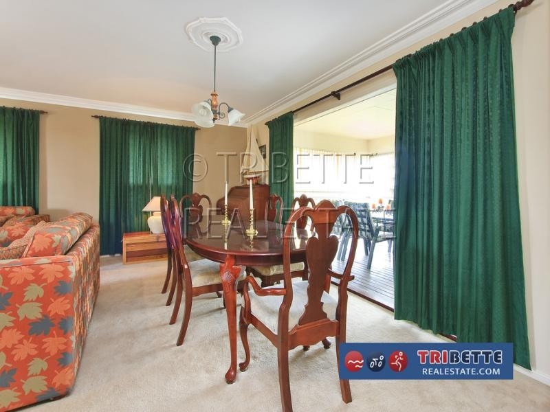 106 Glen Ross Road, Sinnamon Park QLD 4073