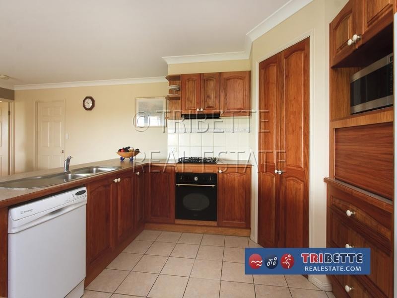 106 Glen Ross Road, Sinnamon Park QLD 4073