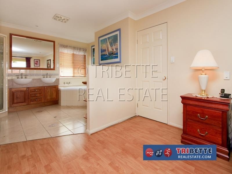 106 Glen Ross Road, Sinnamon Park QLD 4073