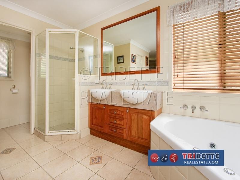 106 Glen Ross Road, Sinnamon Park QLD 4073