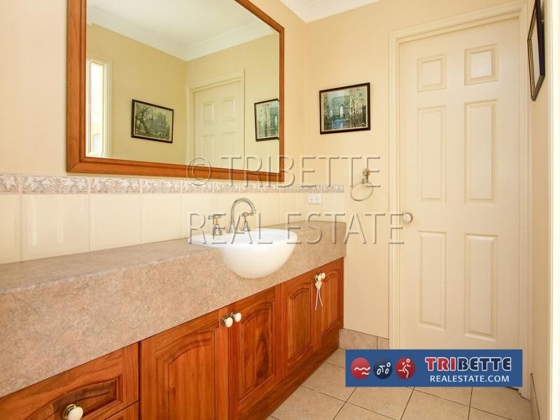 106 Glen Ross Road, Sinnamon Park QLD 4073