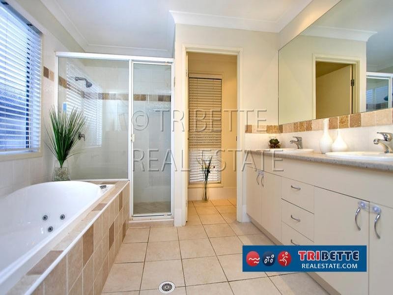 18 St Ives Circuit, Forest Lake QLD 4078