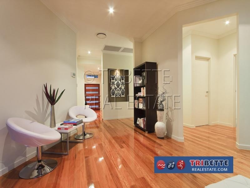 17 Casuarina Street, Seventeen Mile Rocks QLD 4073