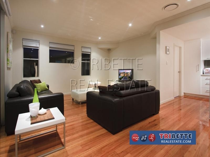 17 Casuarina Street, Seventeen Mile Rocks QLD 4073