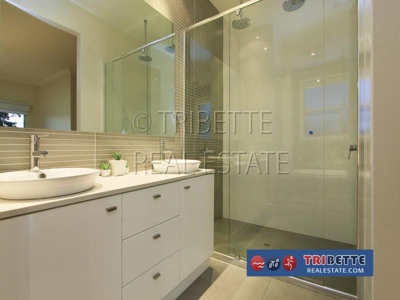 17 Casuarina Street, Seventeen Mile Rocks QLD 4073