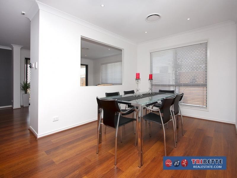 27 Christopher Place, Sinnamon Park QLD 4073