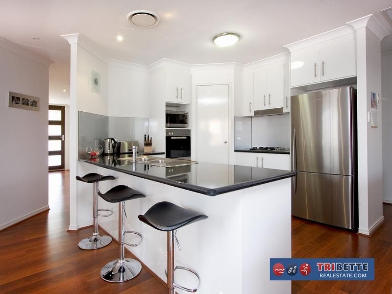 27 Christopher Place, Sinnamon Park QLD 4073