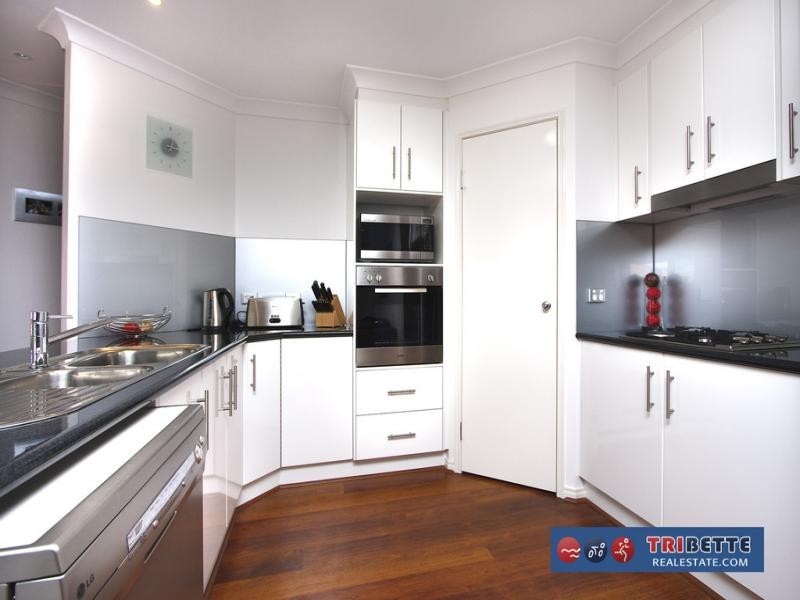 27 Christopher Place, Sinnamon Park QLD 4073