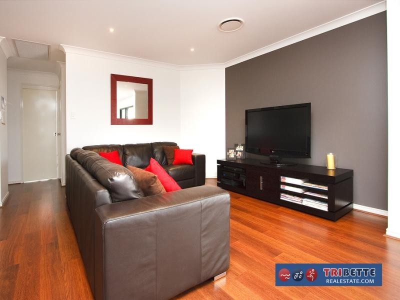 27 Christopher Place, Sinnamon Park QLD 4073