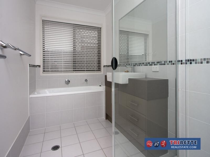 27 Christopher Place, Sinnamon Park QLD 4073