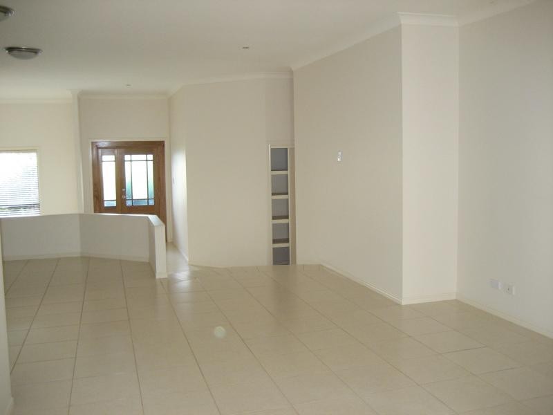 16 Jason Street, Sinnamon Park QLD 4073