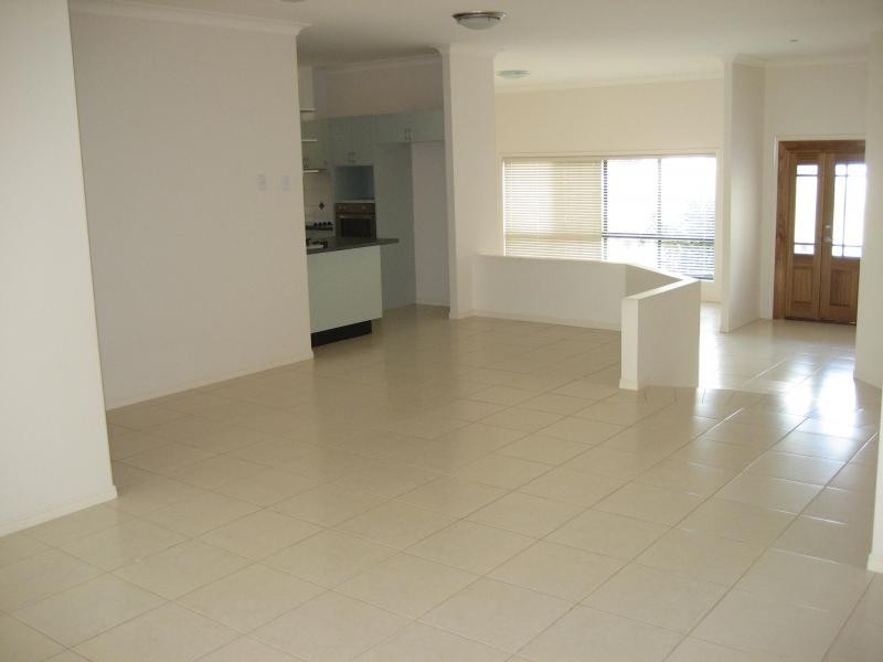 16 Jason Street, Sinnamon Park QLD 4073
