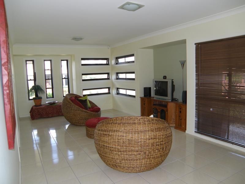 5 Grevillea St, Sinnamon Park QLD 4073