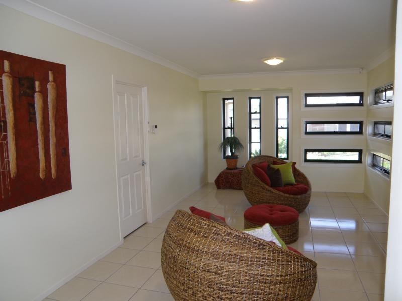 5 Grevillea St, Sinnamon Park QLD 4073