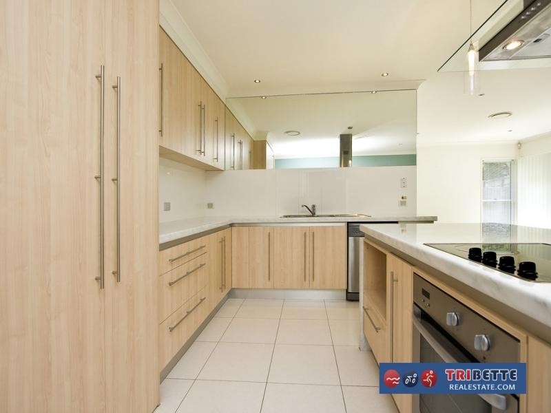 17 Highland Drive (Edenbrooke Estate), Seventeen Mile Rocks QLD 4073