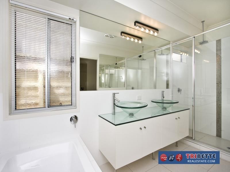 17 Highland Drive (Edenbrooke Estate), Seventeen Mile Rocks QLD 4073