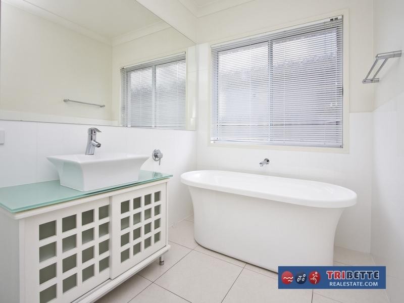 17 Highland Drive (Edenbrooke Estate), Seventeen Mile Rocks QLD 4073