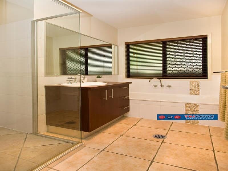 17 Backhousia Crescent, Sinnamon Park QLD 4073