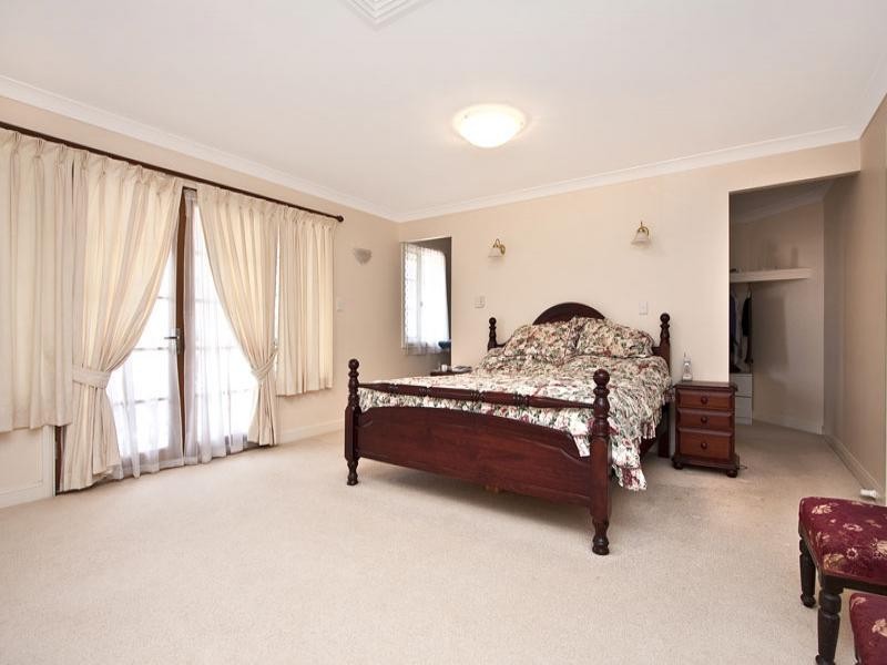 22 Mozart Place, Mount Ommaney QLD 4074