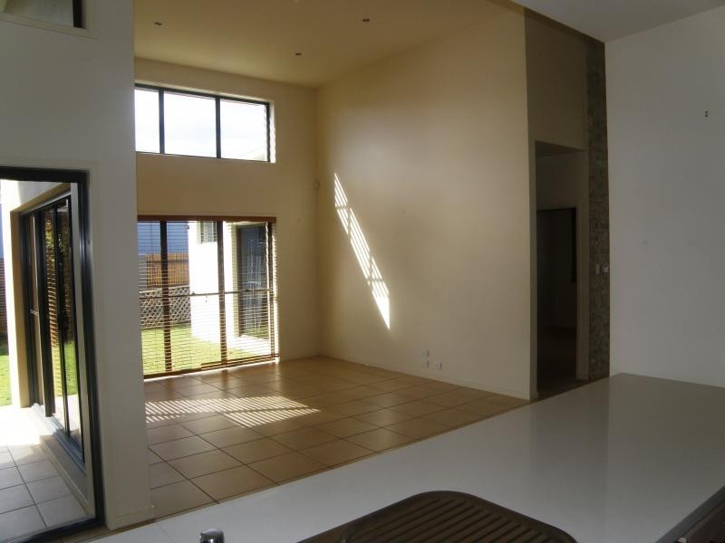 8 Balonne Avenue, Sinnamon Park QLD 4073