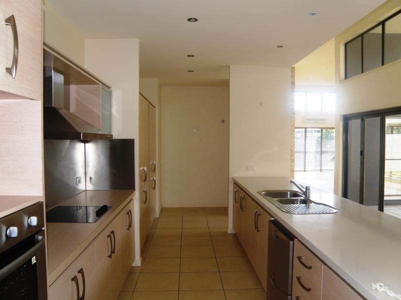 8 Balonne Avenue, Sinnamon Park QLD 4073