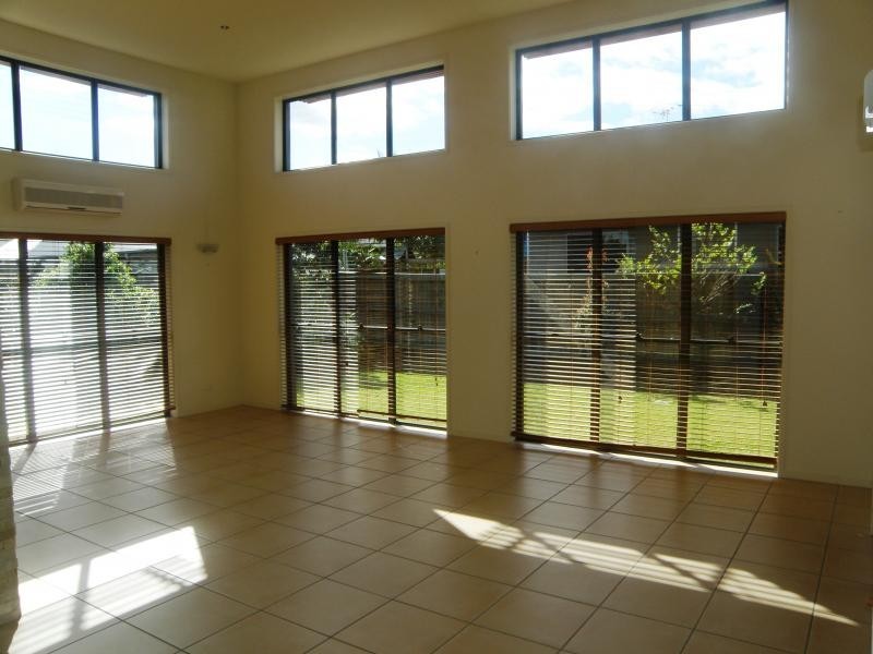 8 Balonne Avenue, Sinnamon Park QLD 4073