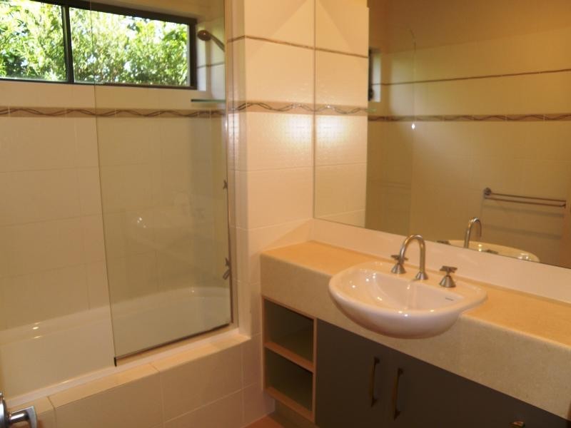 8 Balonne Avenue, Sinnamon Park QLD 4073