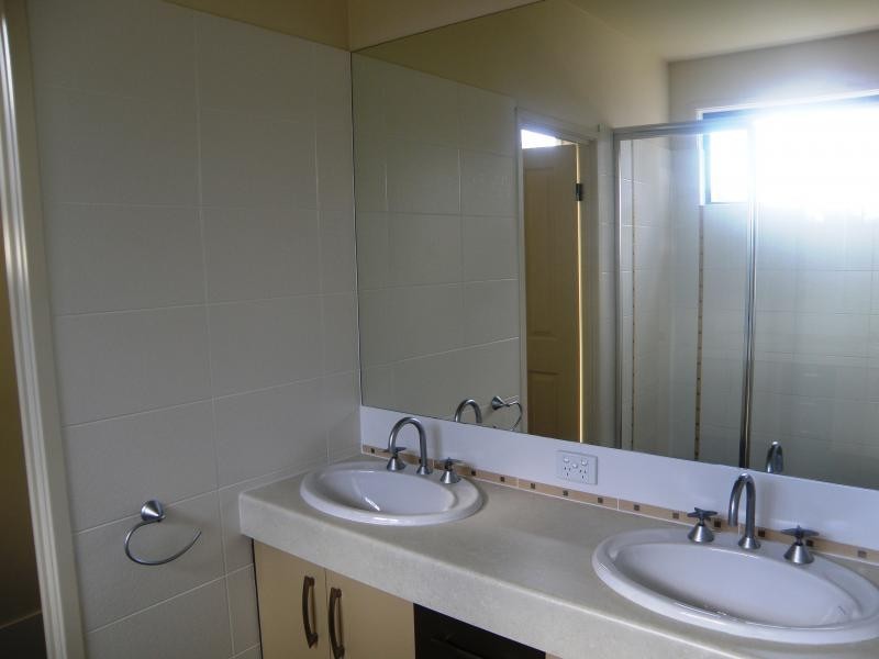 8 Balonne Avenue, Sinnamon Park QLD 4073