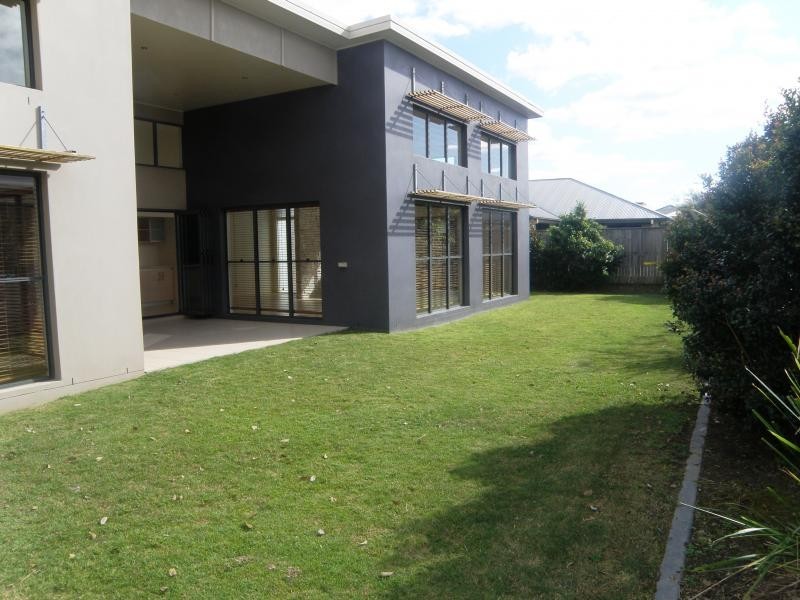 8 Balonne Avenue, Sinnamon Park QLD 4073