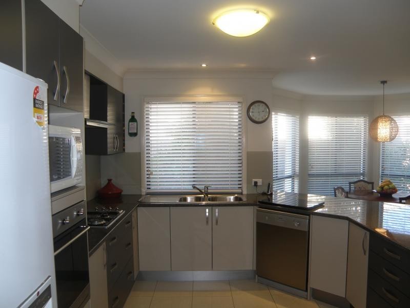 16 Bottlebrush Street, Heathwood QLD 4110