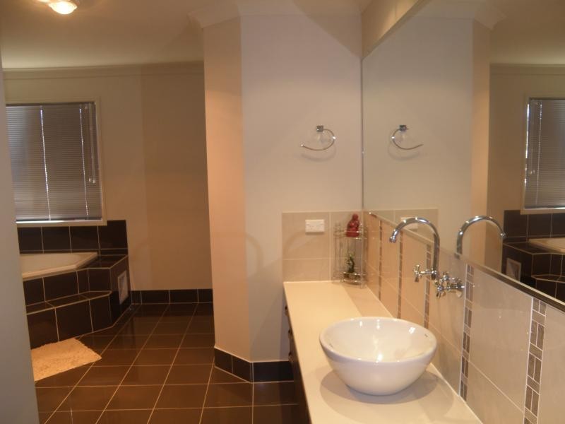 16 Bottlebrush Street, Heathwood QLD 4110