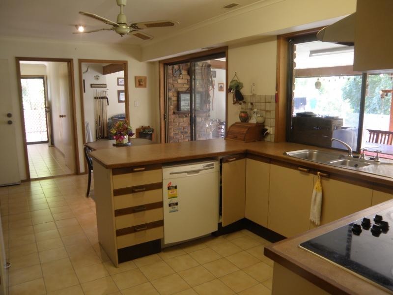 10 Clutha Street, Westlake QLD 4074