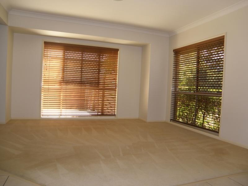 3 Tea Tree Cr, Sinnamon Park QLD 4073