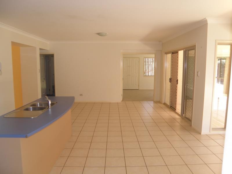 3 Tea Tree Cr, Sinnamon Park QLD 4073