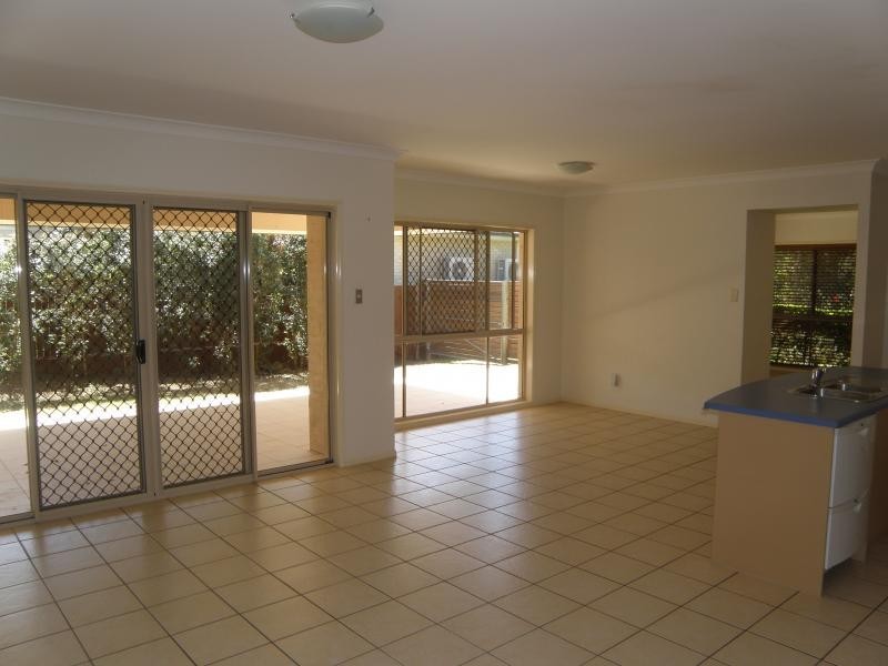 3 Tea Tree Cr, Sinnamon Park QLD 4073