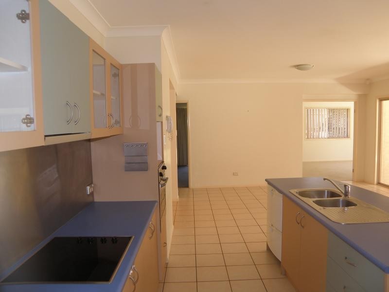 3 Tea Tree Cr, Sinnamon Park QLD 4073