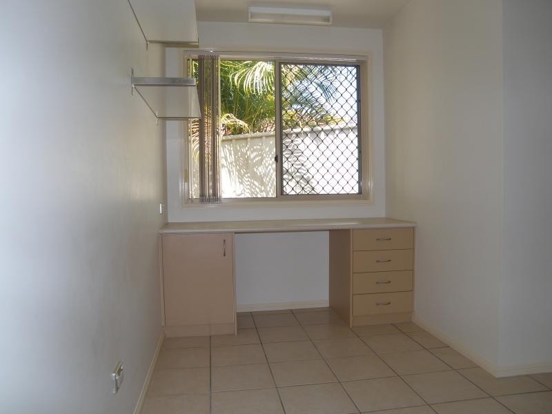 3 Tea Tree Cr, Sinnamon Park QLD 4073