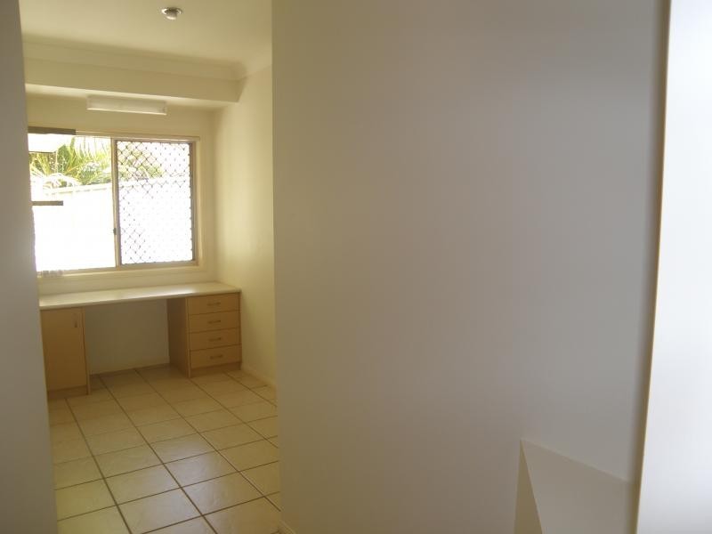 3 Tea Tree Cr, Sinnamon Park QLD 4073