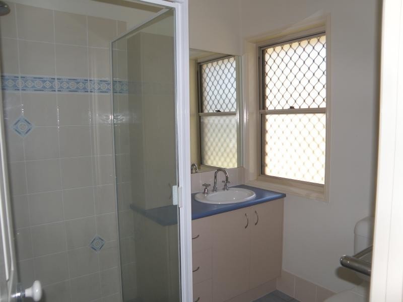 3 Tea Tree Cr, Sinnamon Park QLD 4073