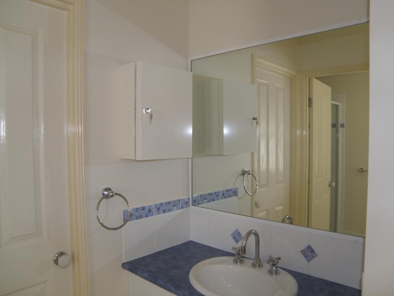 3 Tea Tree Cr, Sinnamon Park QLD 4073