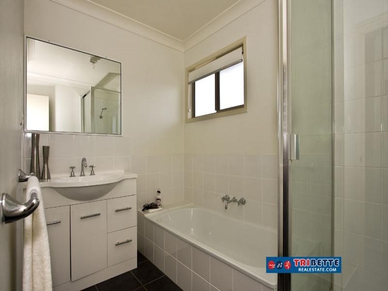 8 Barup Close, Middle Park QLD 4074