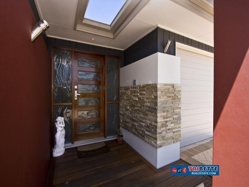 27 Lancaster Ct, Moggill QLD 4070