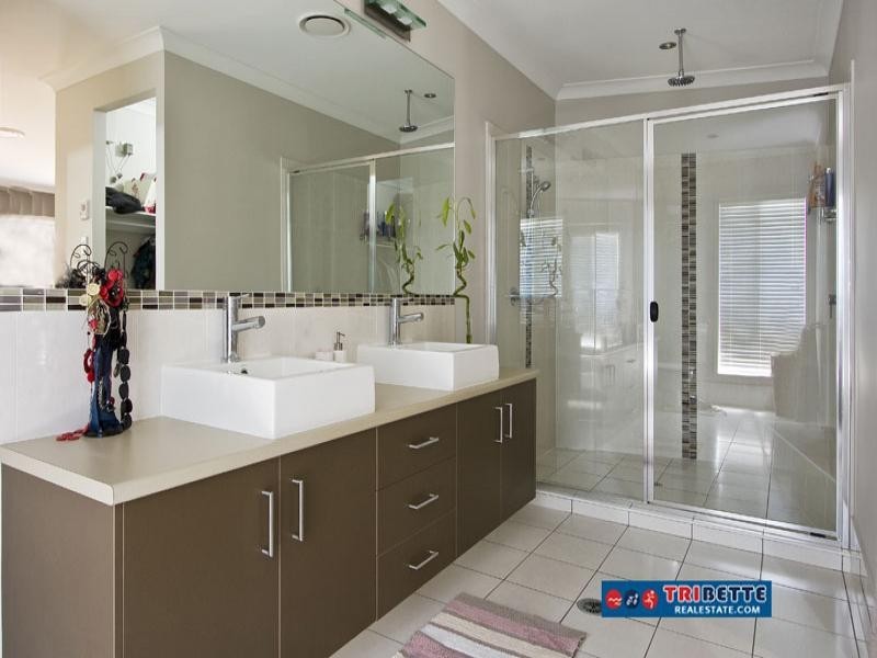 27 Lancaster Ct, Moggill QLD 4070