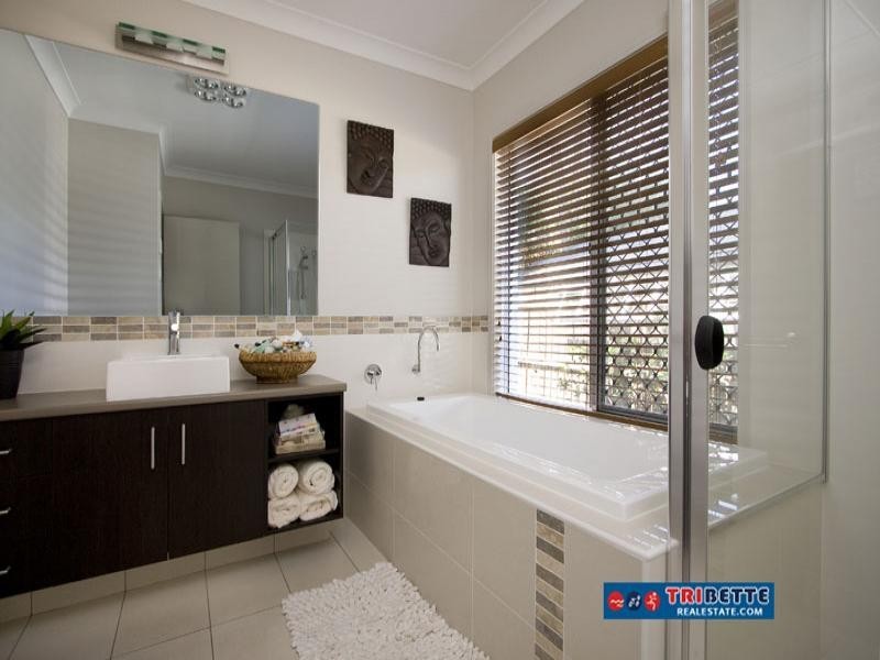27 Lancaster Ct, Moggill QLD 4070